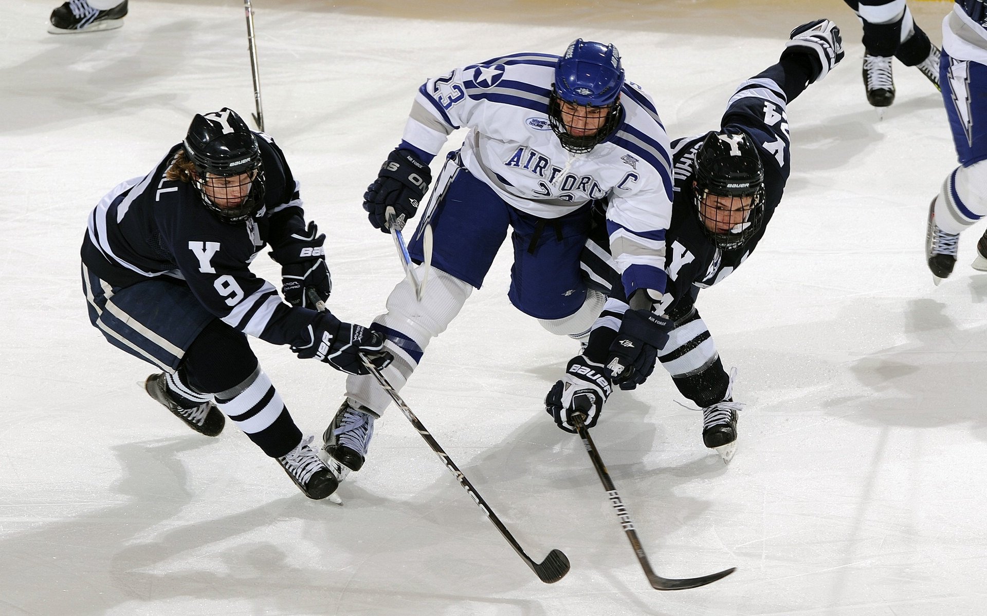 全国青少年篮球联盟联赛精彩纷呈，赛场火热，全国青少年篮球公开赛