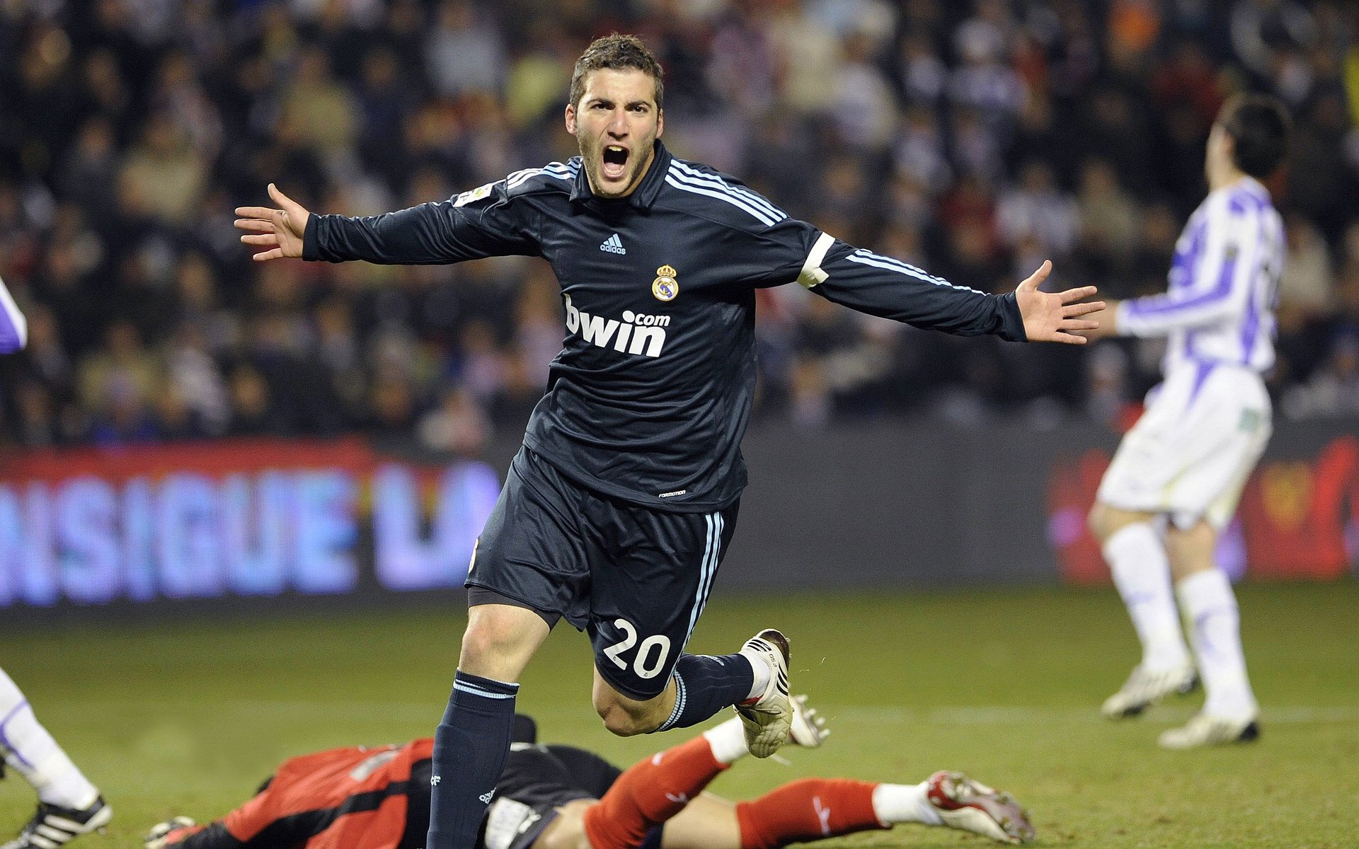 逆转“奇迹之夜”：欧冠赛场上的“逆天逆转”纪录，欧冠史诗级逆转